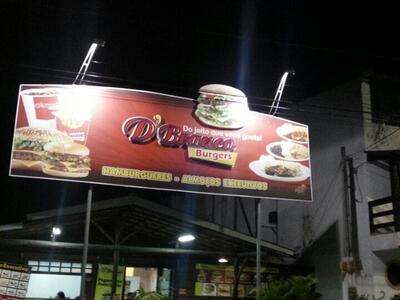 Aqui está a publicidade do D'Branco Burgers