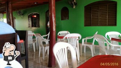 Sente em uma das mesas no Restaurante Tempero Goiano