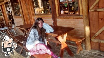 Veja imagens do interior do Pizzaria Serra Nostra