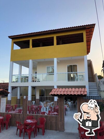Sente em uma das mesas no Pizzaria Tairu