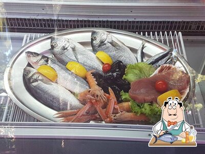 Ordina i piatti di pesce alla pizzeria Da Bruno
