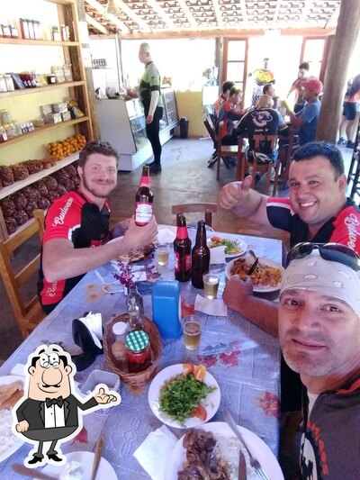 Veja imagens do interior do KALLAS DA SERRA. O sabor da roça