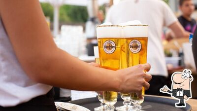 Siediti a un tavolo di Pizzeria Fermata Est - mare