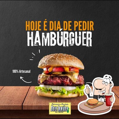 Delicie-se com um hambúrguer no Restaurante e Lancheria Dois Irmãos