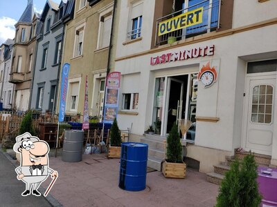 Jetez un coup d’œil à l'extérieur de Last minute