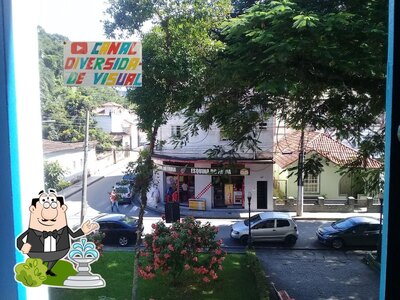 Veja a parte externa do Esquina do Faria