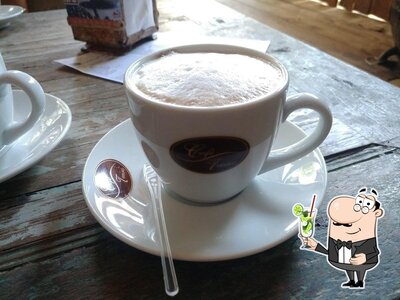 CAFÉ TEEIRO fornece um número de bebidas