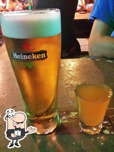 Experimente diversos bebidas fornecidos no Budega Bar Pizzaria