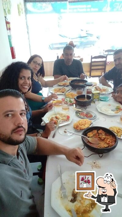 Sente em uma das mesas no Restaurante E Pousada Do Flávio