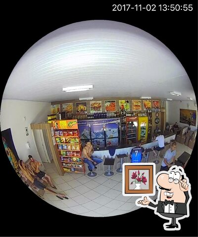 Sente em uma das mesas no PUB NIGHT