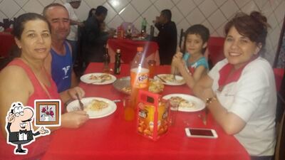Sente em uma das mesas no Dilson pizzaria