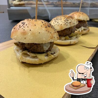 Concediti un bell'hamburger alla pizzeria Mida