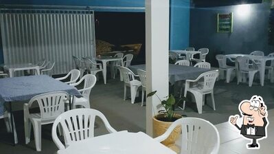 Sente em uma das mesas no Pizzaria Laguna
