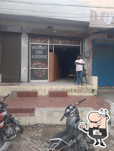 Check out the outside part of Ramest cafe