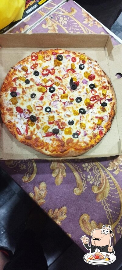 Get pizza at Octo Bitez Garhdiwala