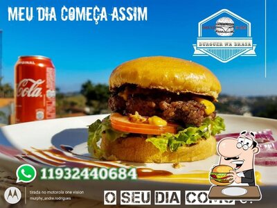 Experimente um dos hambúrgueres servidos no Burguer na Brasa RP