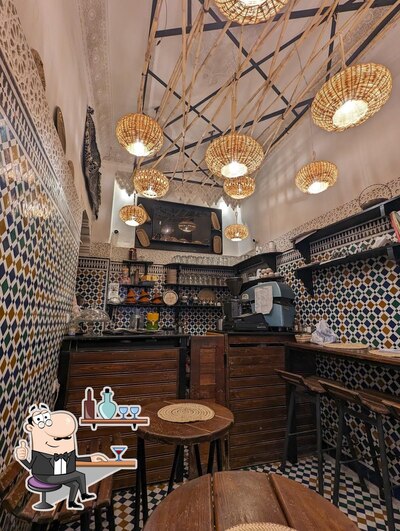 Installez-vous à l'une des tables de bamboo kitchen