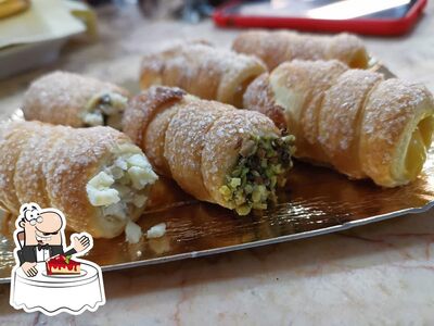 Caffe Roma serve un'ampia varietà di dolci