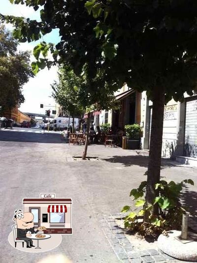 Jetez un coup d’œil à l'espace ouvert de Pigneto cocktail bar