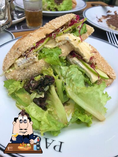 Essayez l'un des sandwichs (offert par|servi par| disponibles à PAUL Prestigia