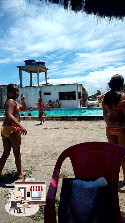 Você pode espairecer no na área externa do Piscina bar