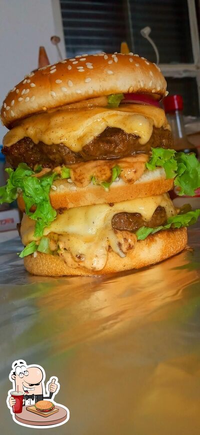 Deguste um dos hambúrgueres servidos no Burger do Kbça