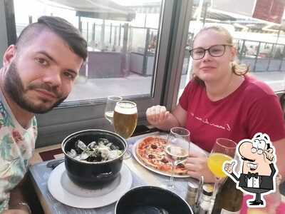 Installez-vous à l'une des tables de Volcano