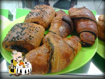 Cibo al Distributore di carburante, autolavaggio, bar e shop