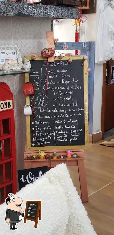 Dê uma olhada nos pratos do dia no quadro negro