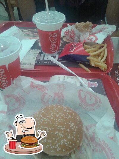Deguste um dos hambúrgueres servidos no Bob's