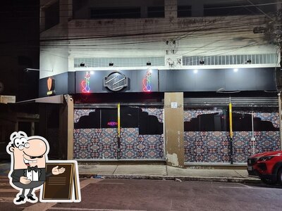 Descubra o exterior do Dubai Lounge