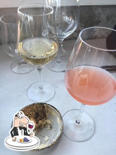 Il est fort sympathique de profiter d'un verre de vin à Kadeau Bornholm