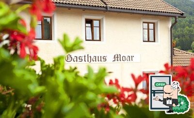 Gli esterni costituiscono una caratteristica importante di Bar Moar
