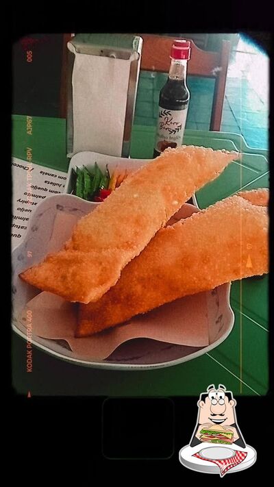 O Pastelaria Rancho Verde provê sanduíches e outras refeições de almoço