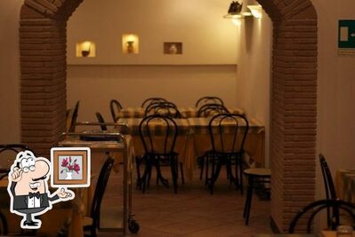 Installez-vous à l'une des tables de Bruciapadelle