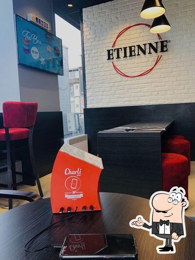 Installez-vous à l'une des tables de Pizza rouen