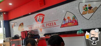 Dr.Pizza serves a selection of drinks