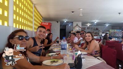 Sente em uma das mesas no Churrascaria Saborear