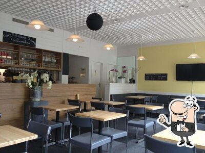 Dai un'occhiata agli interni di Restaurant Ambassador