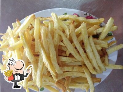 Experimente fritas com diferentes molhos