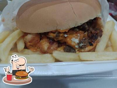 Peça um dos hambúrgueres servidos no Lancheria do Antonio