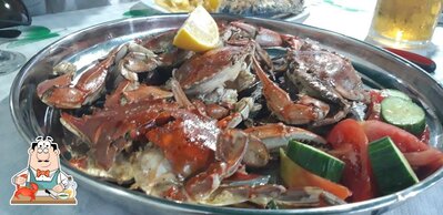 Commandez différents plats à base de fruits de mer disponibles à Czimi Taverna