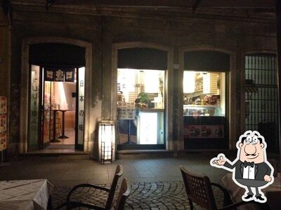 Siediti a un tavolo di Fuji Bar