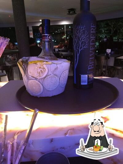 Platos en RIR Escarpas Lounge