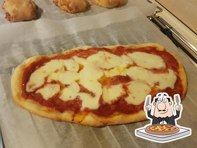 A King Toast Cafè, puoi ordinare una bella pizza