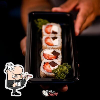 Rolos de sushi são disponibilizados no Sushi