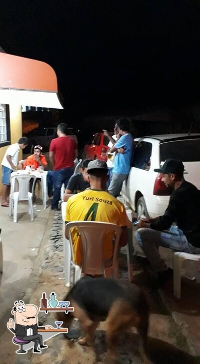 O interior do Tia Rê Pizzaria e Lanchonete