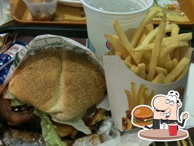 Peça um dos hambúrgueres disponíveis no Burger King