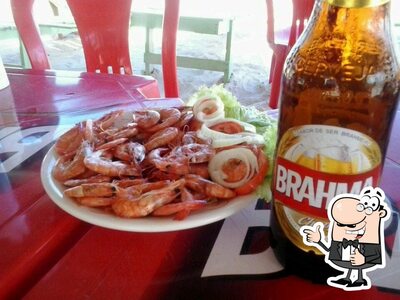 Desfrute de um drinque no Piratas Bar