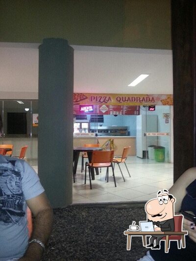 Veja imagens do interior do Pizza Quadrada